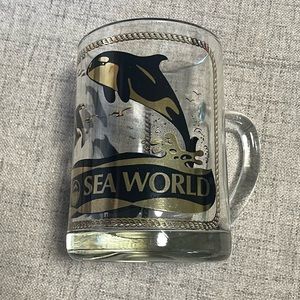 Vtg Sea World Glass Collectors Stein Mug Black & Gold Killer Whale Dolphin Orca